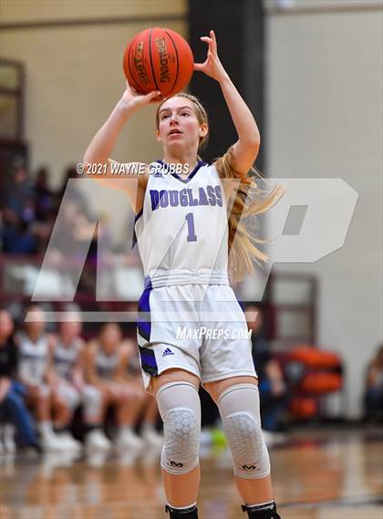 Thumbnail 2 in Lipan vs Douglass (Tenaha Holiday Hoops Classic) photogallery.