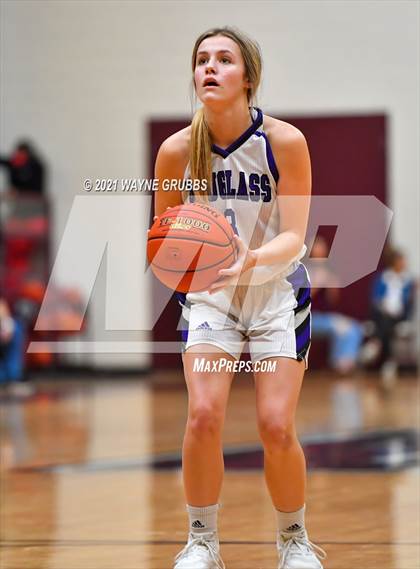 Thumbnail 1 in Lipan vs Douglass (Tenaha Holiday Hoops Classic) photogallery.