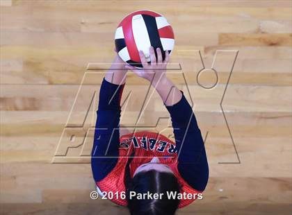 Thumbnail 1 in Metairie Park Country Day vs Riverside Academy (Sacred Heart Academy) photogallery.