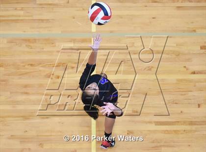 Thumbnail 2 in Metairie Park Country Day vs Riverside Academy (Sacred Heart Academy) photogallery.