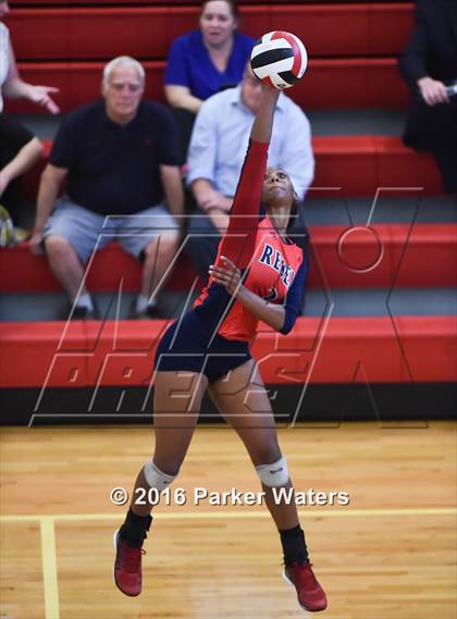 Thumbnail 1 in Metairie Park Country Day vs Riverside Academy (Sacred Heart Academy) photogallery.