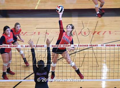 Thumbnail 3 in Metairie Park Country Day vs Riverside Academy (Sacred Heart Academy) photogallery.