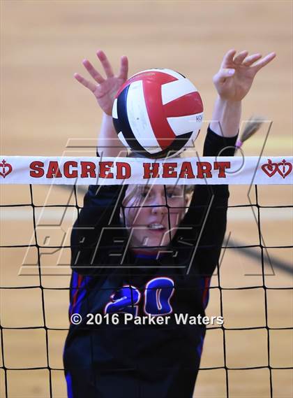 Thumbnail 2 in Metairie Park Country Day vs Riverside Academy (Sacred Heart Academy) photogallery.