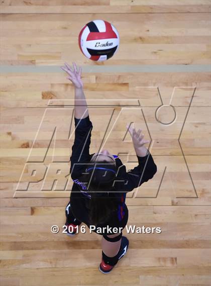 Thumbnail 1 in Metairie Park Country Day vs Riverside Academy (Sacred Heart Academy) photogallery.