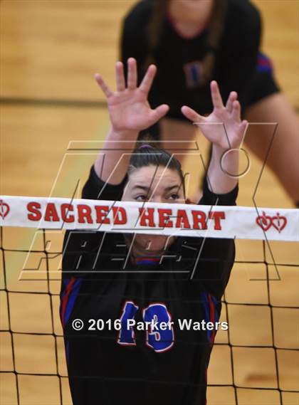 Thumbnail 3 in Metairie Park Country Day vs Riverside Academy (Sacred Heart Academy) photogallery.