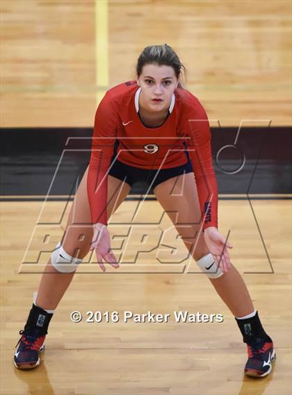 Thumbnail 1 in Metairie Park Country Day vs Riverside Academy (Sacred Heart Academy) photogallery.