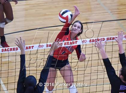 Thumbnail 1 in Metairie Park Country Day vs Riverside Academy (Sacred Heart Academy) photogallery.