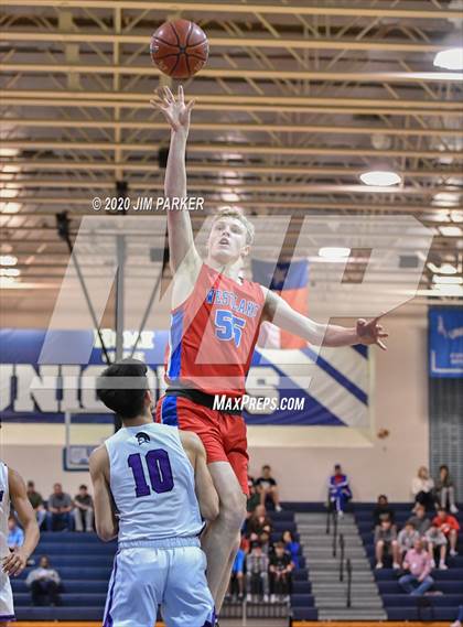 Thumbnail 3 in Westlake vs. Warren (UIL Class 6A Area Playoff) photogallery.