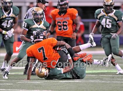 Thumbnail 1 in DeSoto vs. Douglass (Kirk Herbstreit National Kickoff Classic) photogallery.