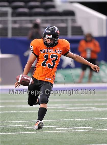 Thumbnail 1 in DeSoto vs. Douglass (Kirk Herbstreit National Kickoff Classic) photogallery.