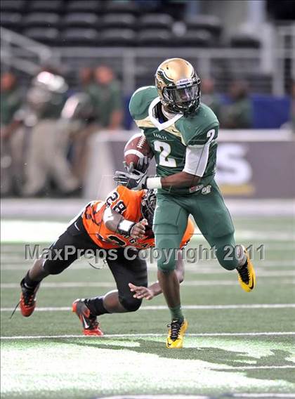 Thumbnail 3 in DeSoto vs. Douglass (Kirk Herbstreit National Kickoff Classic) photogallery.