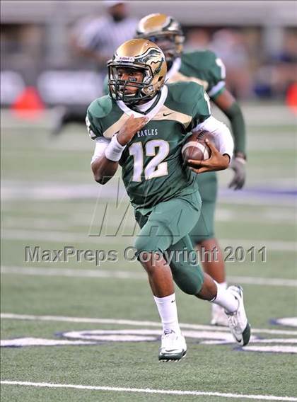 Thumbnail 1 in DeSoto vs. Douglass (Kirk Herbstreit National Kickoff Classic) photogallery.
