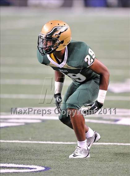 Thumbnail 1 in DeSoto vs. Douglass (Kirk Herbstreit National Kickoff Classic) photogallery.