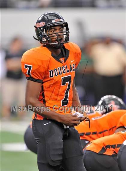 Thumbnail 3 in DeSoto vs. Douglass (Kirk Herbstreit National Kickoff Classic) photogallery.