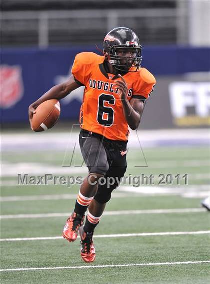 Thumbnail 3 in DeSoto vs. Douglass (Kirk Herbstreit National Kickoff Classic) photogallery.