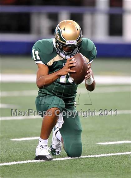 Thumbnail 1 in DeSoto vs. Douglass (Kirk Herbstreit National Kickoff Classic) photogallery.