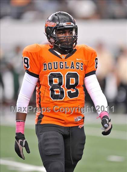 Thumbnail 1 in DeSoto vs. Douglass (Kirk Herbstreit National Kickoff Classic) photogallery.