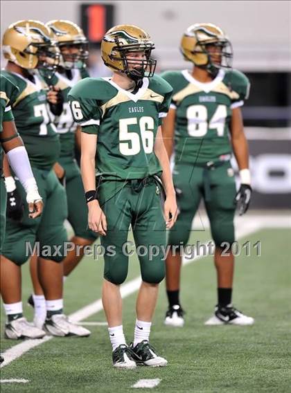 Thumbnail 2 in DeSoto vs. Douglass (Kirk Herbstreit National Kickoff Classic) photogallery.