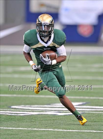 Thumbnail 2 in DeSoto vs. Douglass (Kirk Herbstreit National Kickoff Classic) photogallery.