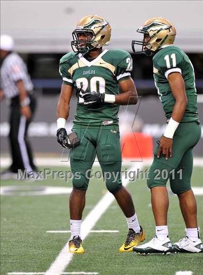 Thumbnail 2 in DeSoto vs. Douglass (Kirk Herbstreit National Kickoff Classic) photogallery.