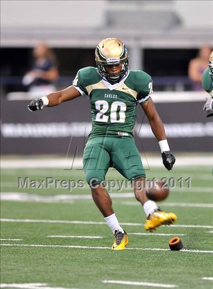 Thumbnail 1 in DeSoto vs. Douglass (Kirk Herbstreit National Kickoff Classic) photogallery.