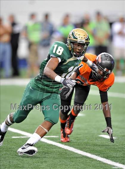 Thumbnail 2 in DeSoto vs. Douglass (Kirk Herbstreit National Kickoff Classic) photogallery.