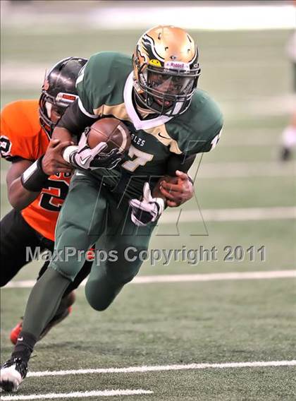 Thumbnail 1 in DeSoto vs. Douglass (Kirk Herbstreit National Kickoff Classic) photogallery.
