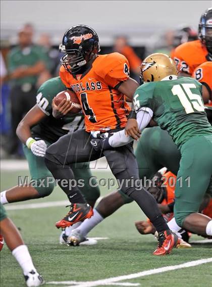 Thumbnail 1 in DeSoto vs. Douglass (Kirk Herbstreit National Kickoff Classic) photogallery.