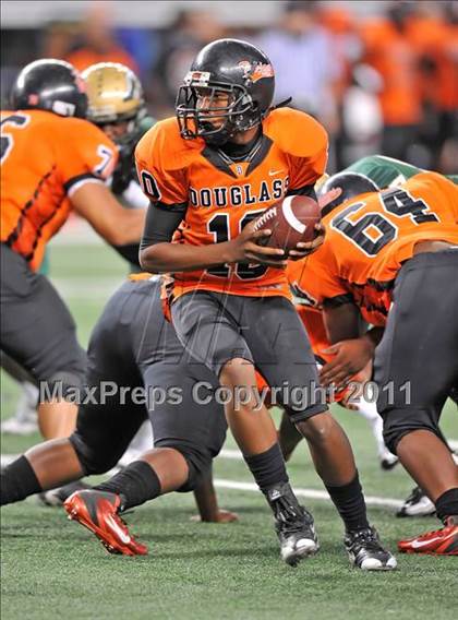 Thumbnail 3 in DeSoto vs. Douglass (Kirk Herbstreit National Kickoff Classic) photogallery.