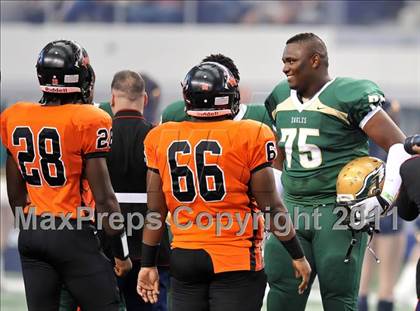 Thumbnail 3 in DeSoto vs. Douglass (Kirk Herbstreit National Kickoff Classic) photogallery.