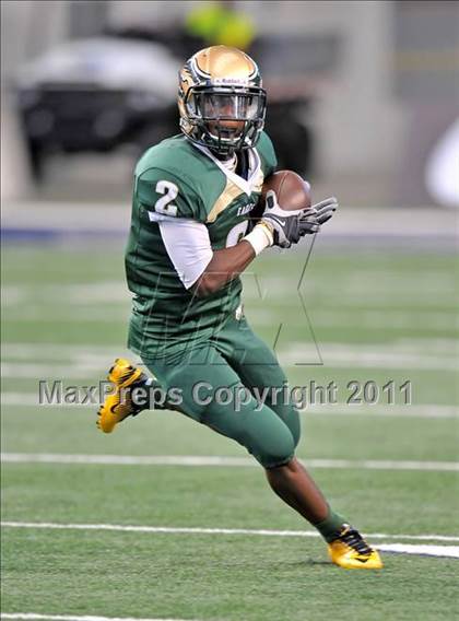 Thumbnail 3 in DeSoto vs. Douglass (Kirk Herbstreit National Kickoff Classic) photogallery.