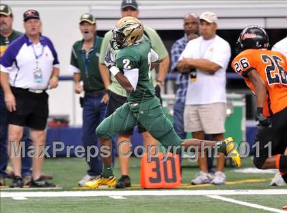 Thumbnail 3 in DeSoto vs. Douglass (Kirk Herbstreit National Kickoff Classic) photogallery.