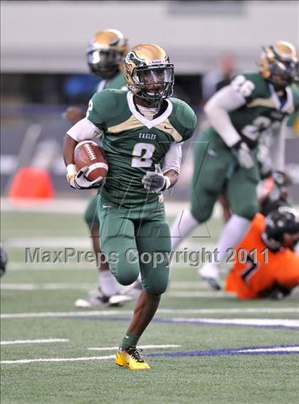 Thumbnail 3 in DeSoto vs. Douglass (Kirk Herbstreit National Kickoff Classic) photogallery.