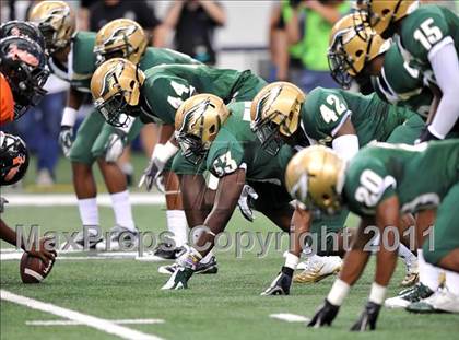 Thumbnail 1 in DeSoto vs. Douglass (Kirk Herbstreit National Kickoff Classic) photogallery.