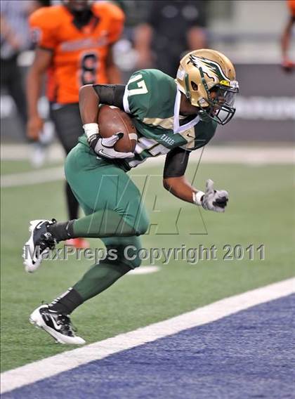Thumbnail 1 in DeSoto vs. Douglass (Kirk Herbstreit National Kickoff Classic) photogallery.
