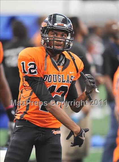 Thumbnail 1 in DeSoto vs. Douglass (Kirk Herbstreit National Kickoff Classic) photogallery.