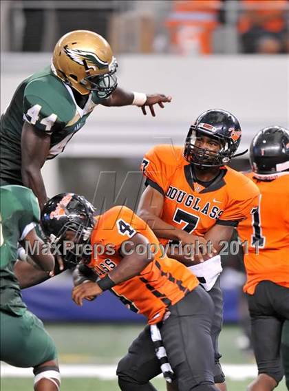Thumbnail 3 in DeSoto vs. Douglass (Kirk Herbstreit National Kickoff Classic) photogallery.