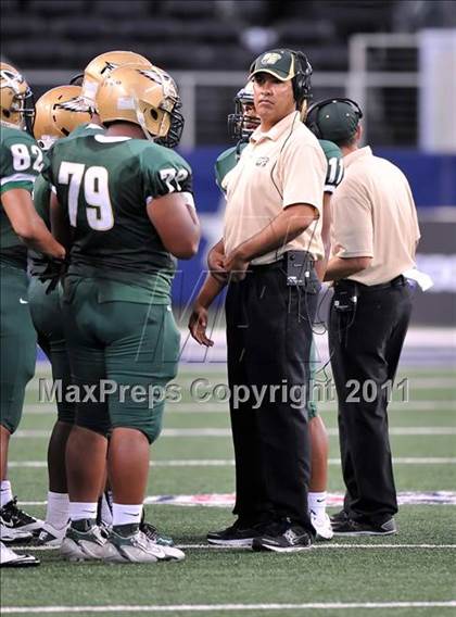 Thumbnail 1 in DeSoto vs. Douglass (Kirk Herbstreit National Kickoff Classic) photogallery.