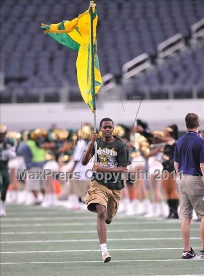 Thumbnail 1 in DeSoto vs. Douglass (Kirk Herbstreit National Kickoff Classic) photogallery.