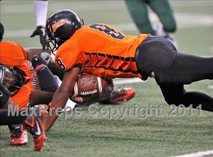 Thumbnail 3 in DeSoto vs. Douglass (Kirk Herbstreit National Kickoff Classic) photogallery.