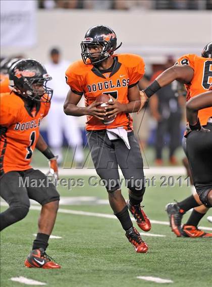 Thumbnail 3 in DeSoto vs. Douglass (Kirk Herbstreit National Kickoff Classic) photogallery.