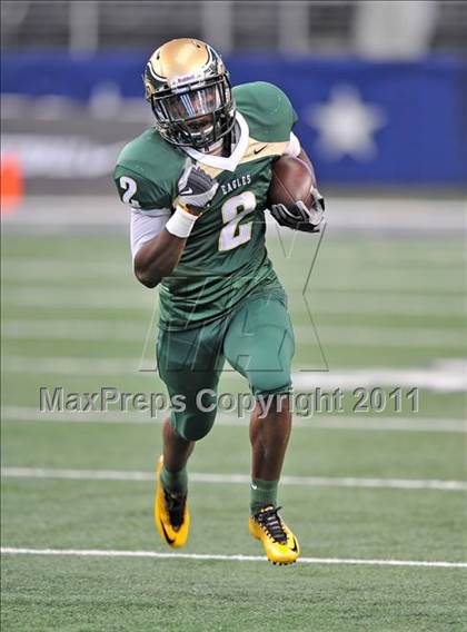 Thumbnail 1 in DeSoto vs. Douglass (Kirk Herbstreit National Kickoff Classic) photogallery.