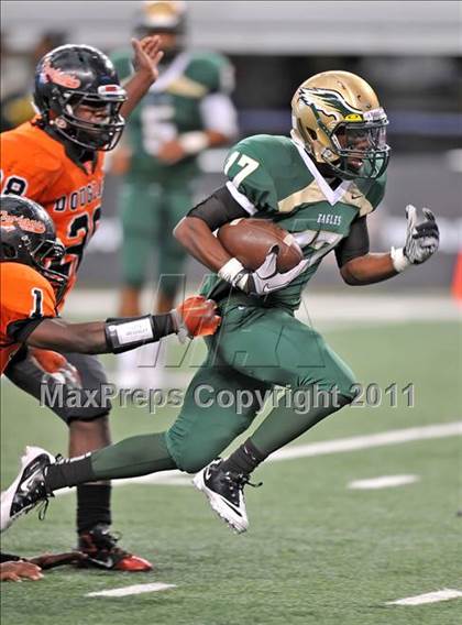 Thumbnail 2 in DeSoto vs. Douglass (Kirk Herbstreit National Kickoff Classic) photogallery.