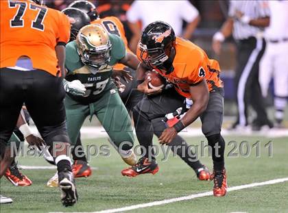 Thumbnail 3 in DeSoto vs. Douglass (Kirk Herbstreit National Kickoff Classic) photogallery.