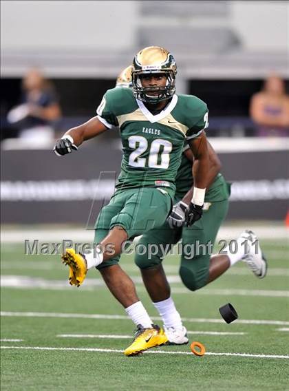 Thumbnail 2 in DeSoto vs. Douglass (Kirk Herbstreit National Kickoff Classic) photogallery.