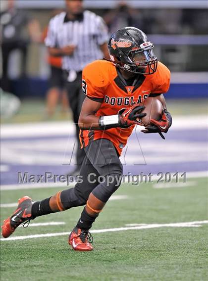 Thumbnail 1 in DeSoto vs. Douglass (Kirk Herbstreit National Kickoff Classic) photogallery.
