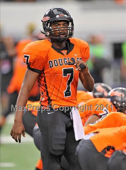 Thumbnail 3 in DeSoto vs. Douglass (Kirk Herbstreit National Kickoff Classic) photogallery.