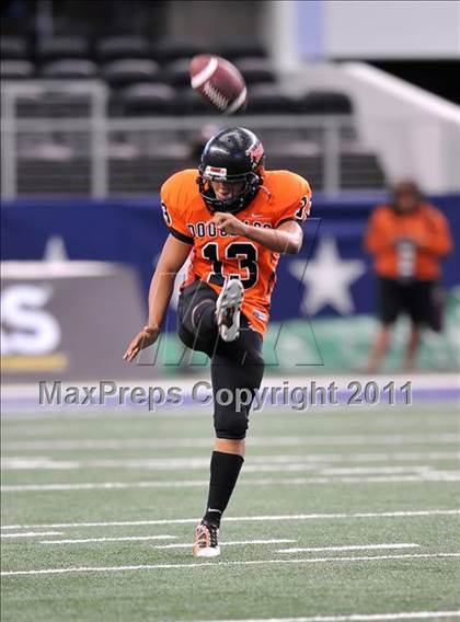 Thumbnail 2 in DeSoto vs. Douglass (Kirk Herbstreit National Kickoff Classic) photogallery.
