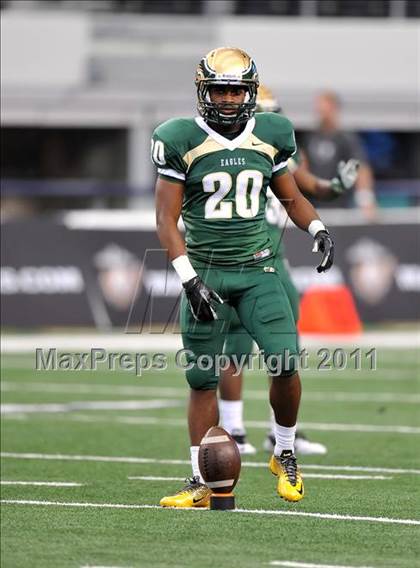 Thumbnail 2 in DeSoto vs. Douglass (Kirk Herbstreit National Kickoff Classic) photogallery.
