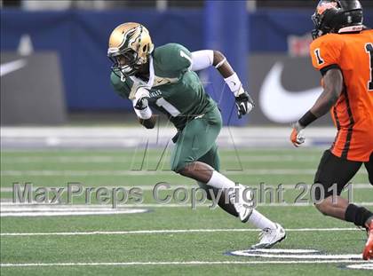 Thumbnail 2 in DeSoto vs. Douglass (Kirk Herbstreit National Kickoff Classic) photogallery.